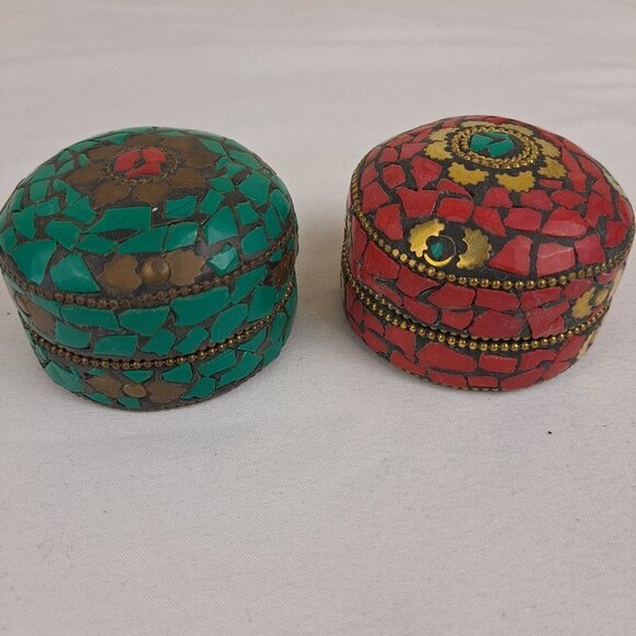 Trinket Boxes Set of 2 Red/Gold, Green/Gold Handmade Flat Stones Aluminum NWOT - Picture 2 of 11